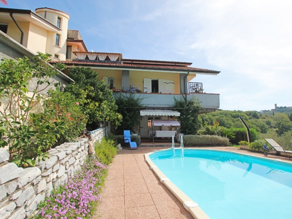 Villa con piscina Castelnuovo Magra