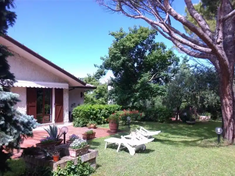 Villa i rustik stil på sluttning, Pesaro Muraglia