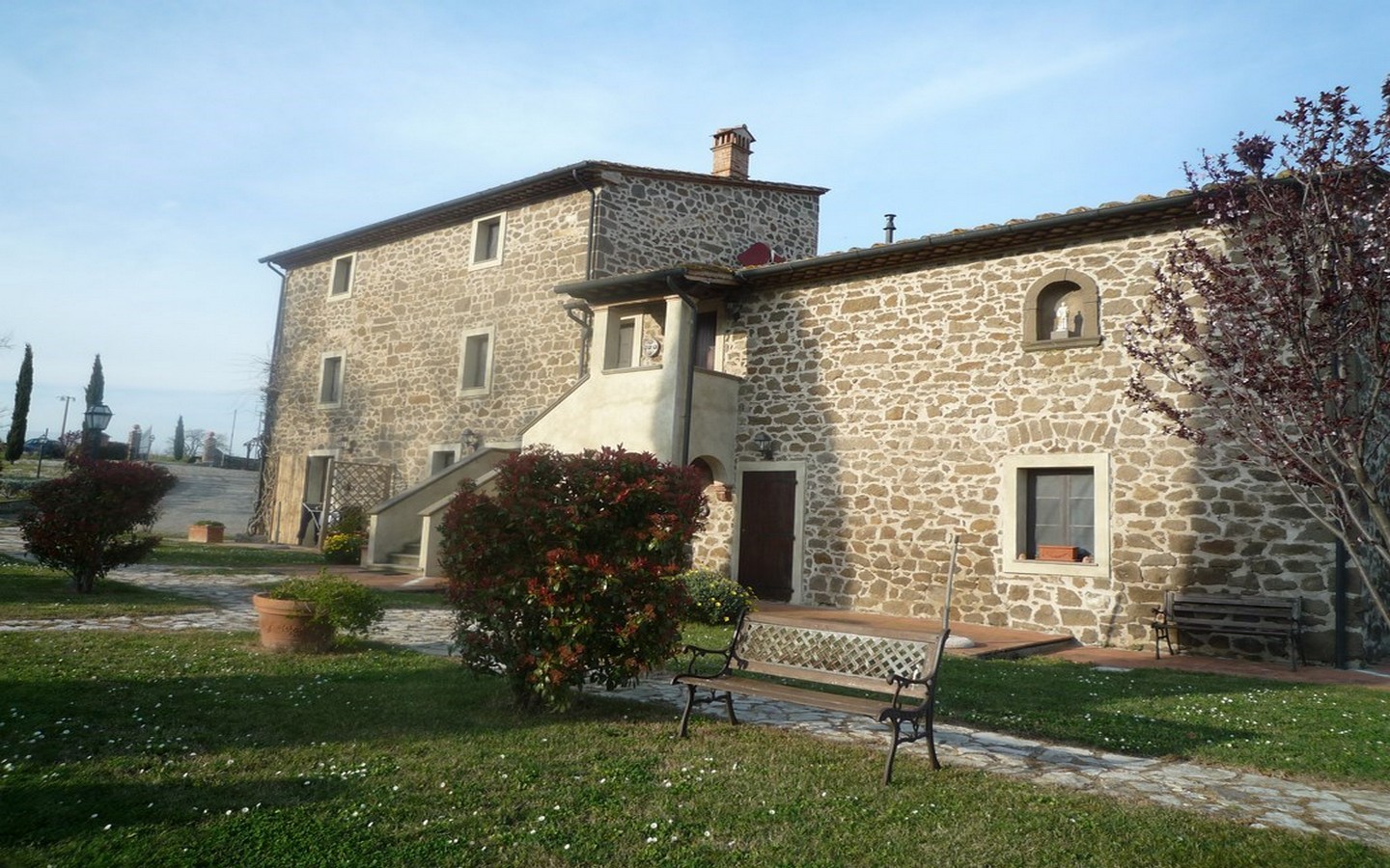 Renovert gammelt gårdshus med vakker utsikt over Volterra-åsene