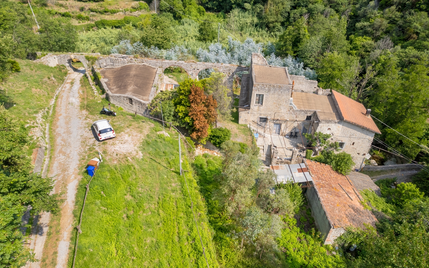 Antico baluardo medievale con 32.400 mq di terreno – Pietra Ligure