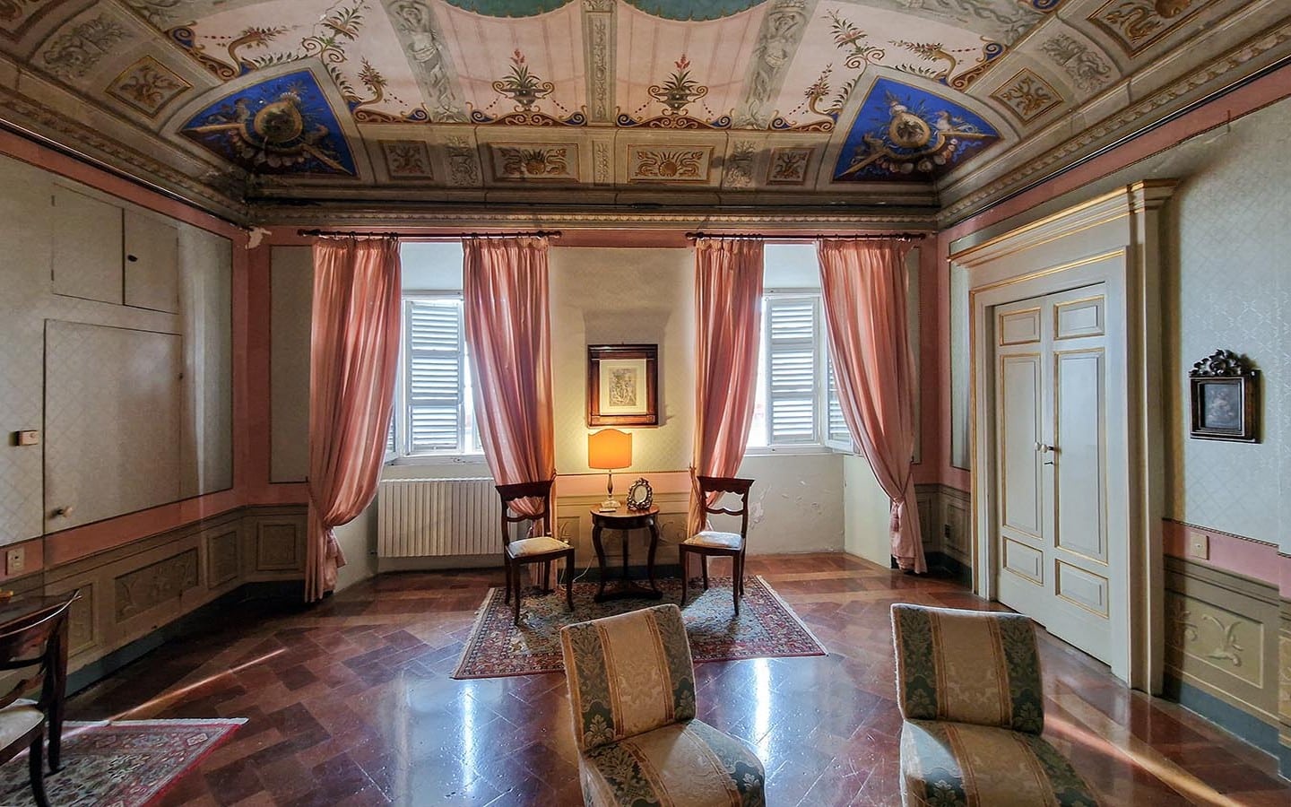 Prestisjefylt leilighet til salgs i Fermo, vendt mot Piazza Del Popolo, Marche