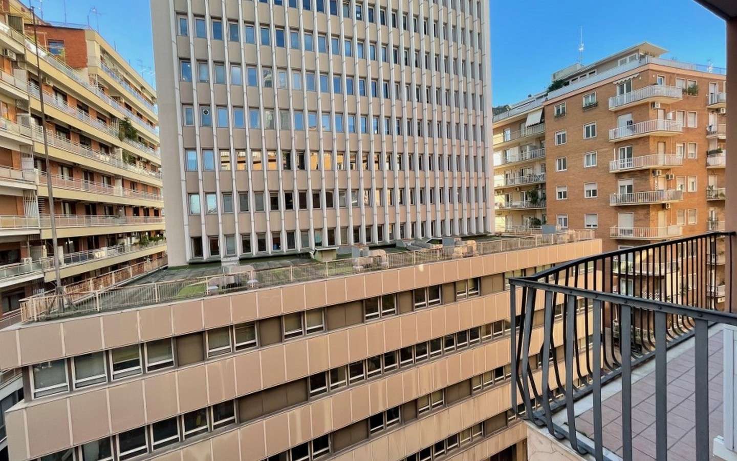 Appartamento Locato Uso Ufficio, Napoli