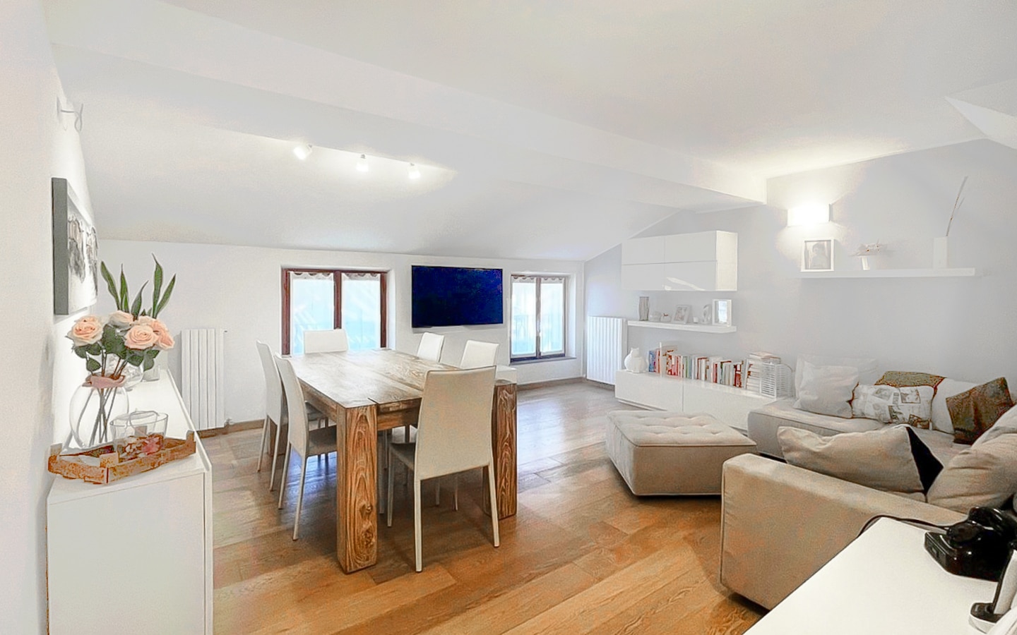 Appartamento Mansardato Nel Centro Storico Di Como, Lombardia