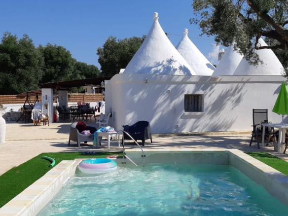 COMPLESSO DI TRULLI RISTRUTTURATO