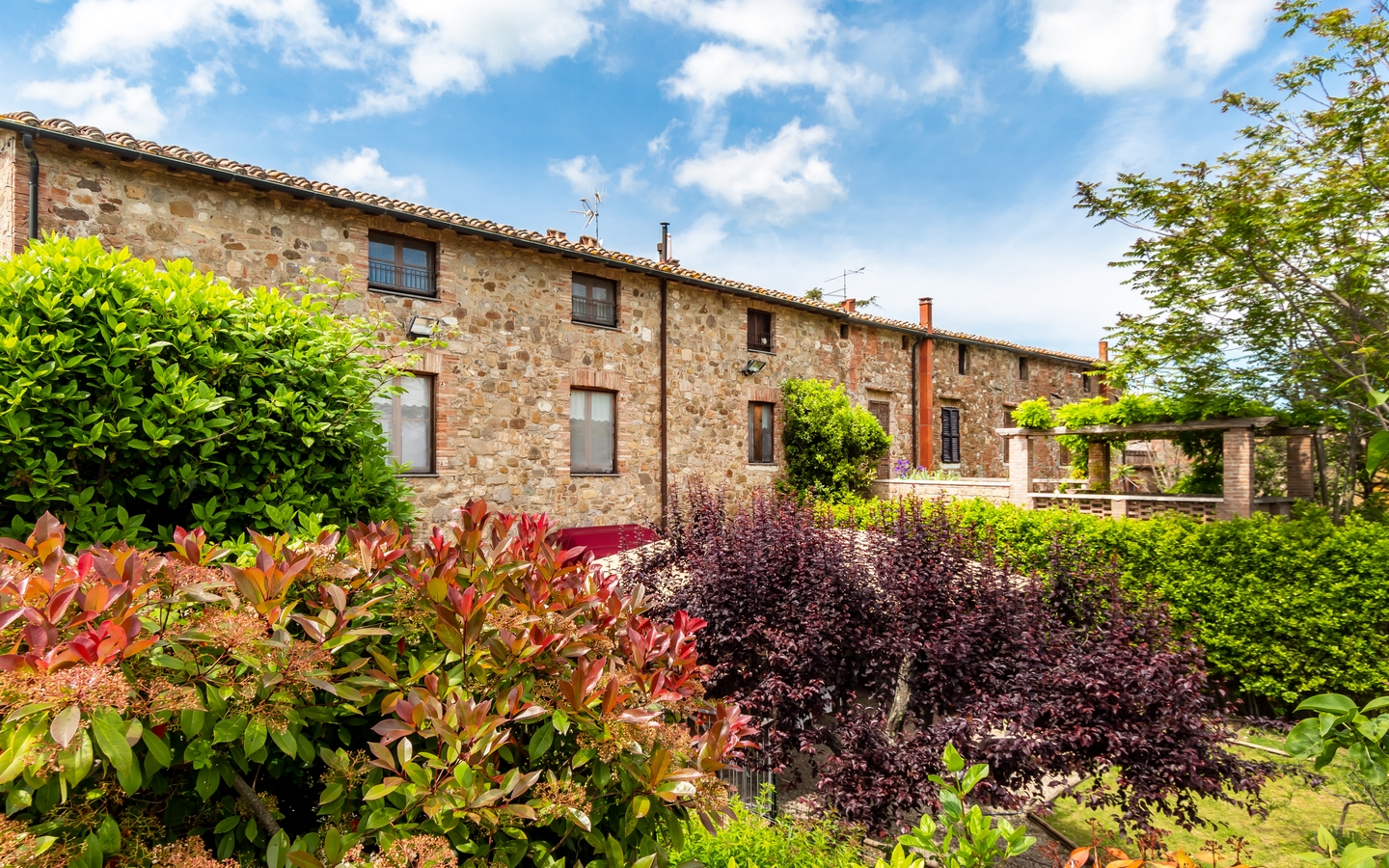 Casale Con Possibilità Di Centro Termale In Val d’Orcia