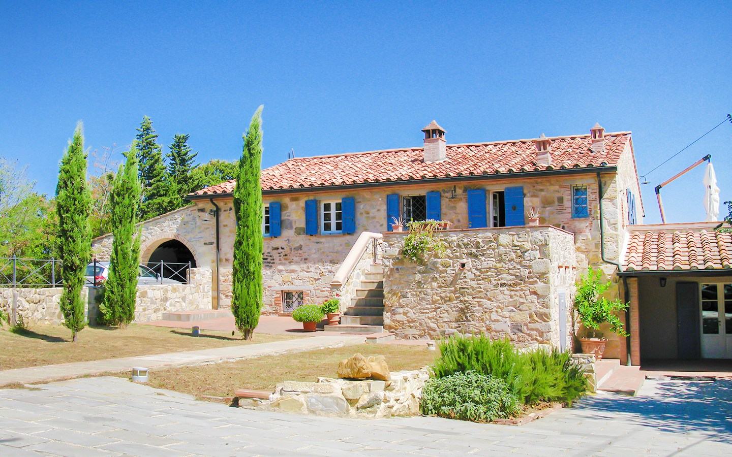 1400-luvun kivinen maalaistalo, josta on panoraamanäköala ja 7 hehtaaria maata - Val Di Cornia