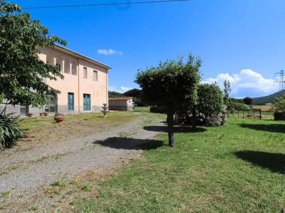 Casolare Da Ristrutturare Con Terreno A Montecatini