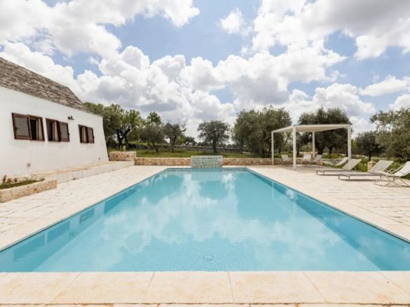 Complesso Di Trulli E Lamie A Locorotondo