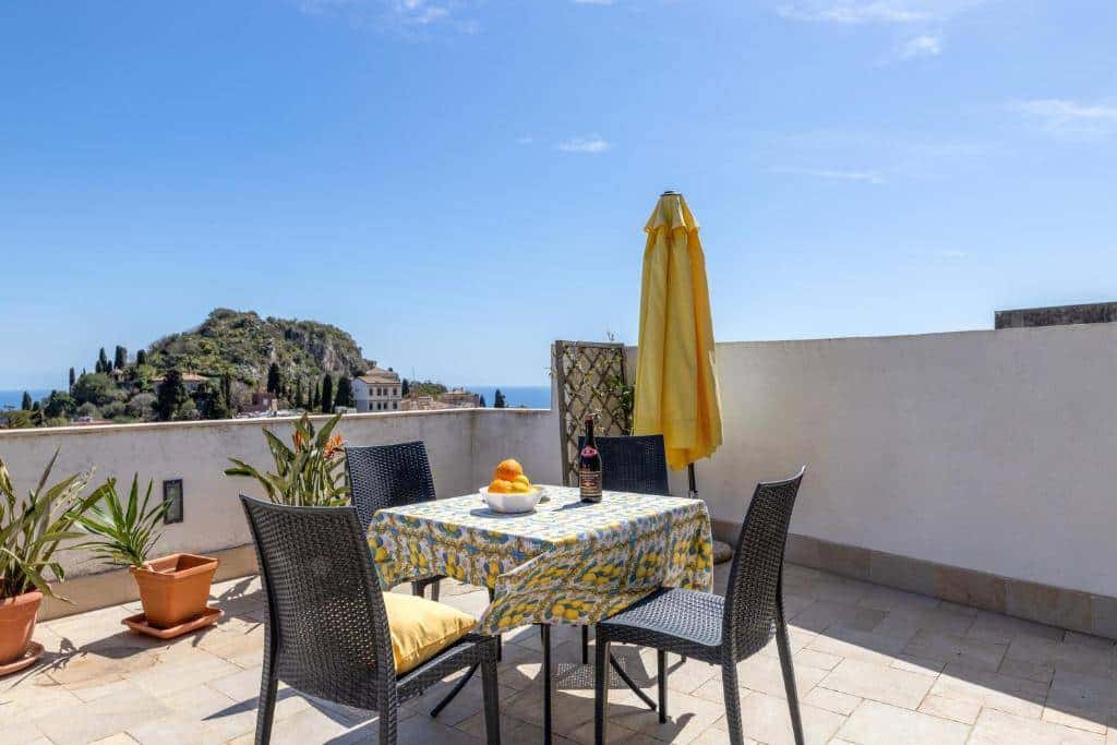 Duplex Panoramico In Vendita A Taormina, Centro Storico, Sicilia