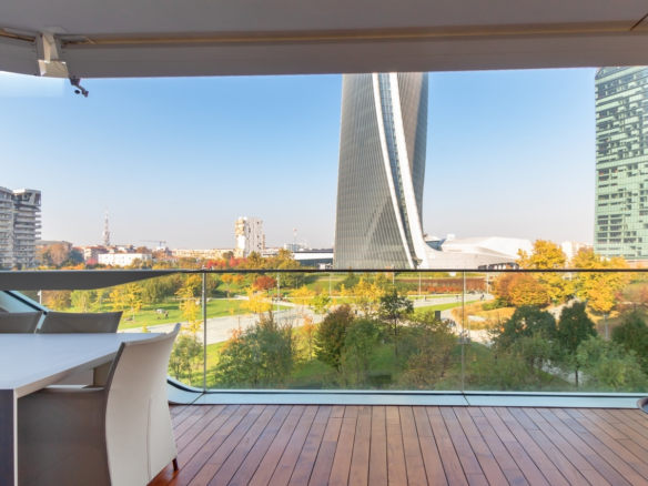 Elegante Appartamento Con Terrazzo Al Piano