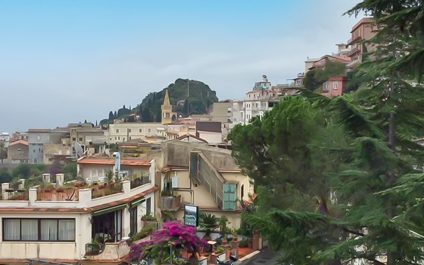 Elegancki panoramiczny apartament na sprzedaż w Taorminie na Sycylii