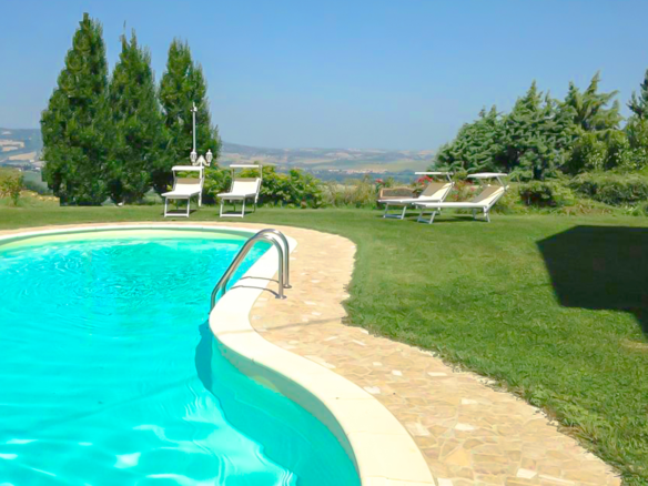 Elegante Villa Con Due Piscine