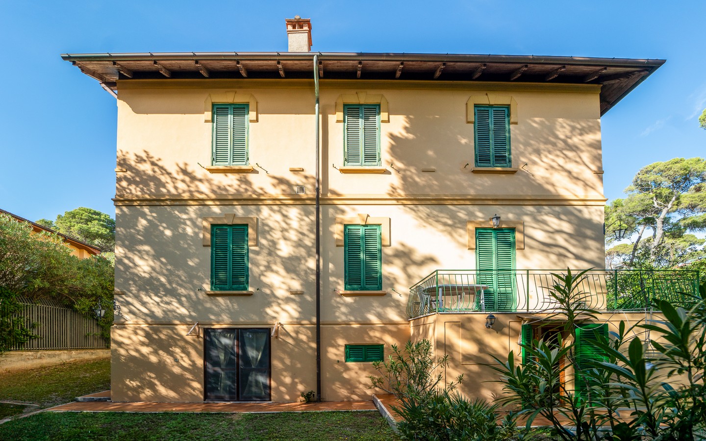Elegante Villa Storica Con Vista Mare A Quercinella