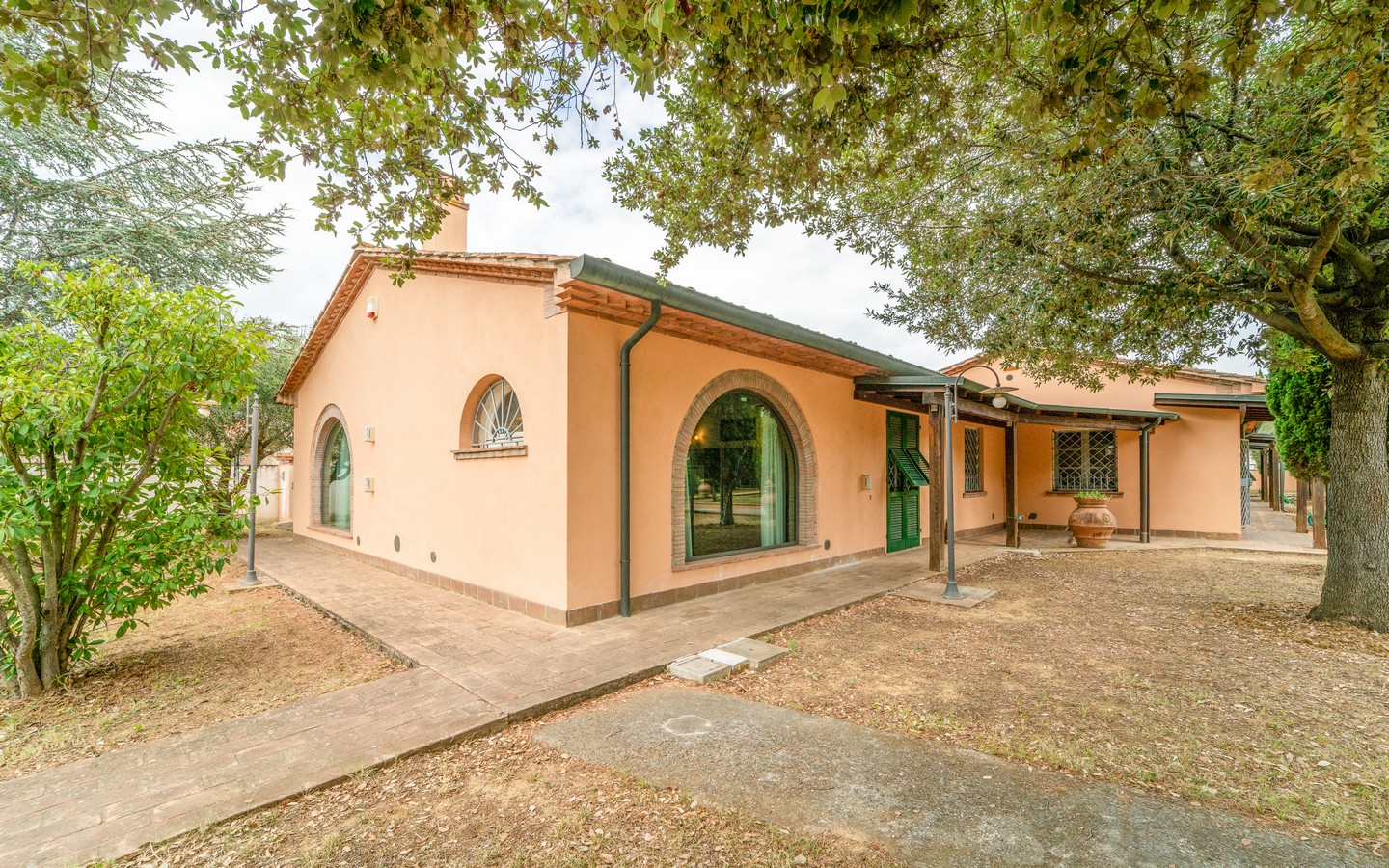 Elegante Villa Toscana Con Ampio Parco A Cecina, A 2.5 Km Dal Mare