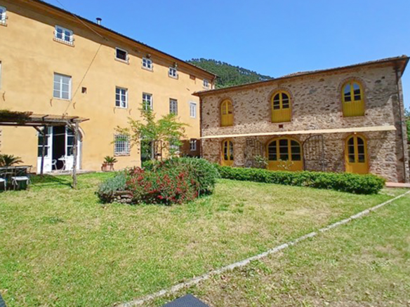 Elegante Villa tra le Colline di Lucca