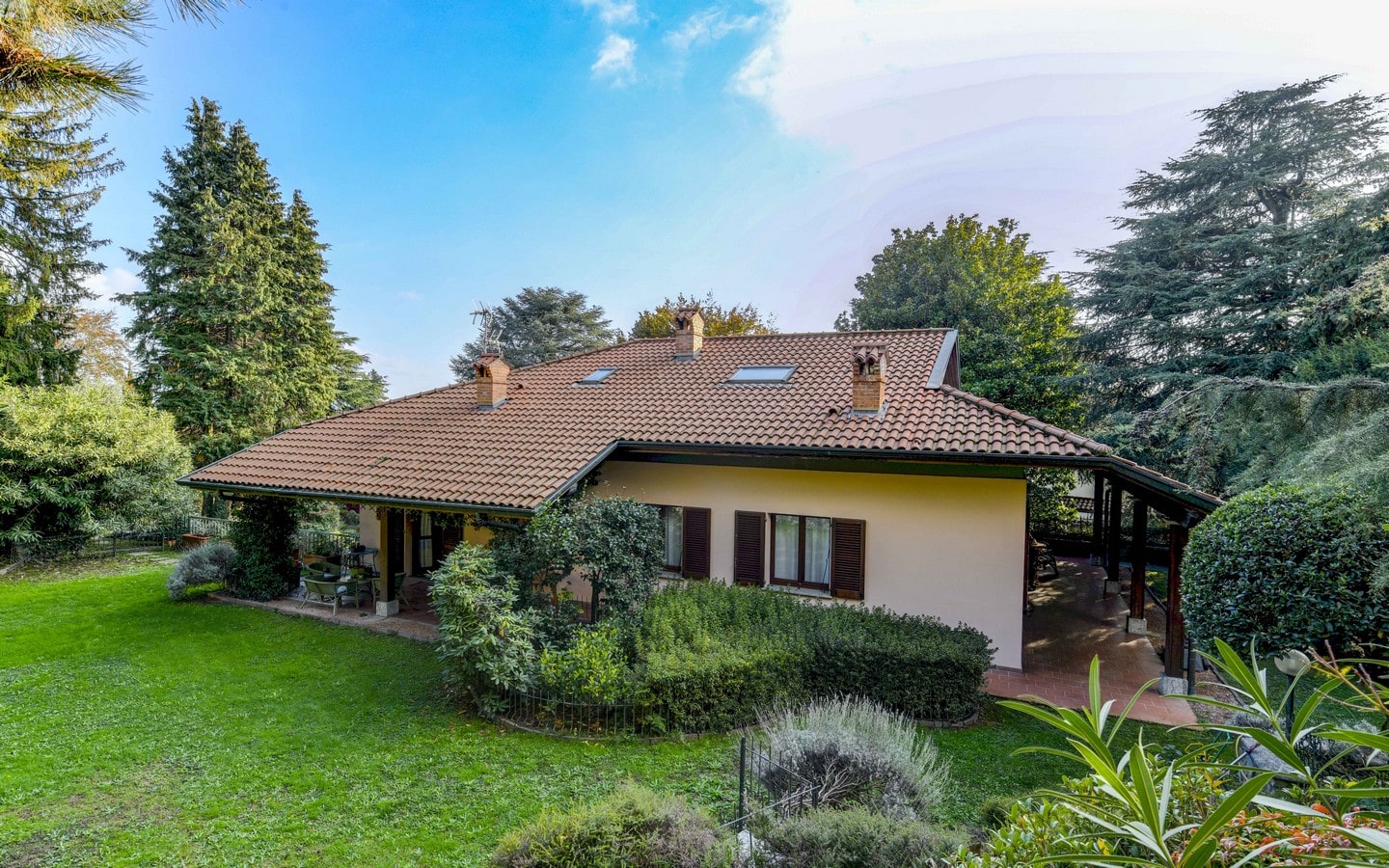 Esclusiva Villa Con Giardino Piantumato A Proserpio, Como, Lombardia
