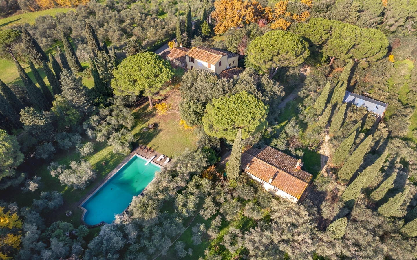 Esclusiva Villa Con Piscina E Laghetto Privato A Pescia