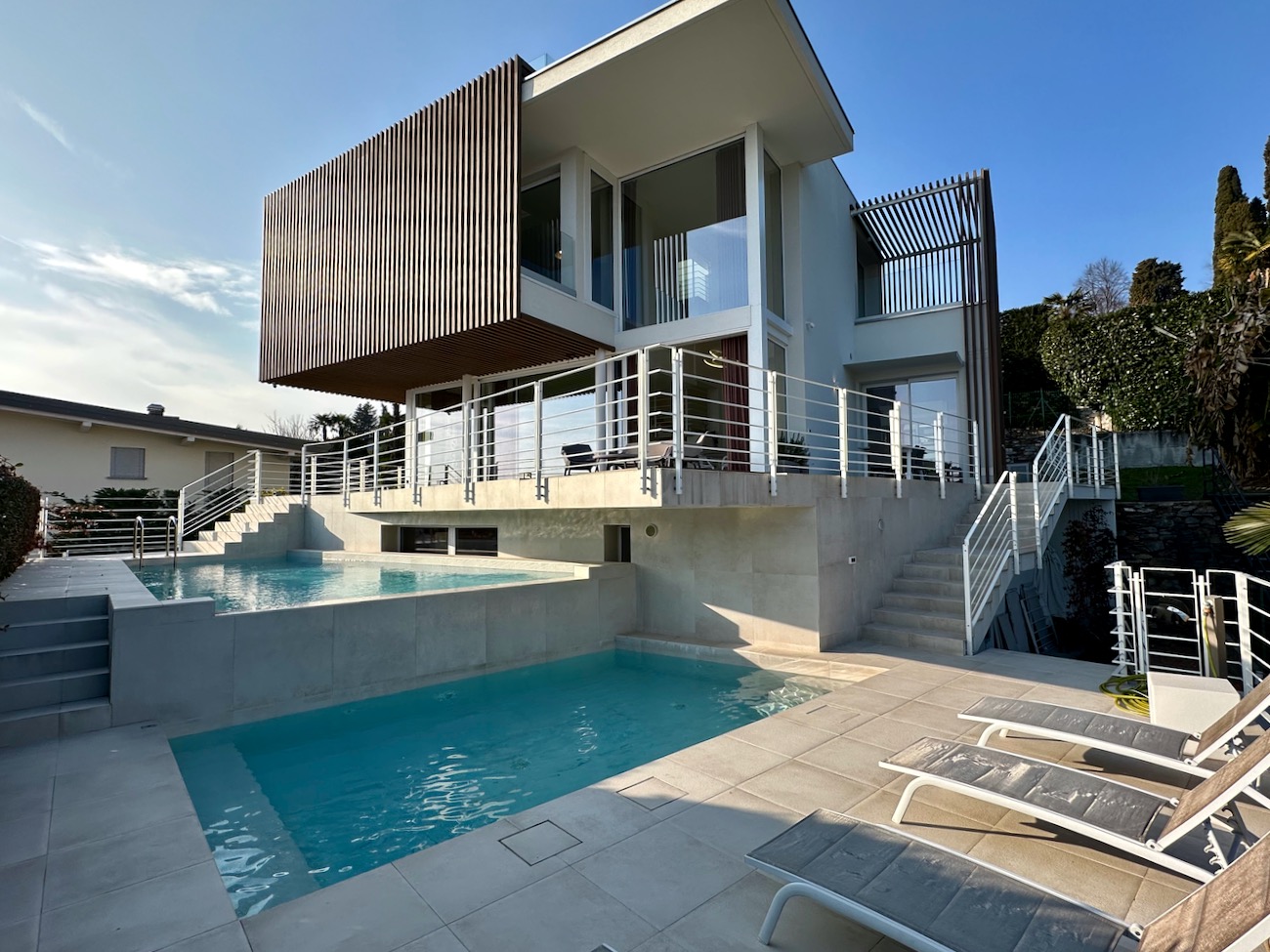 Eksklusiv villa i moderne design med utsikt over innsjøen og basseng i Verbania Intra