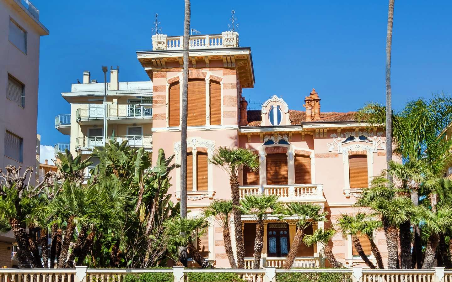 Esclusiva Villa Liberty Con Giardino E Piscina Nei Pressi Della Costa Azzurra – Taggia