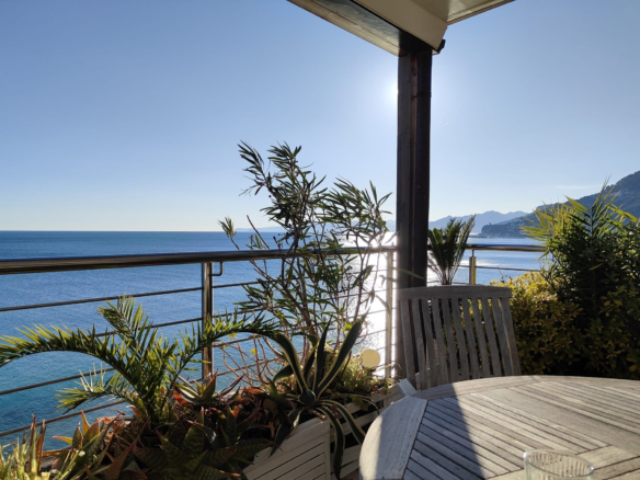 Esclusivo Attico Fronte Mare Con Terrazza Panoramica Sulla Spiaggia Di Varigotti