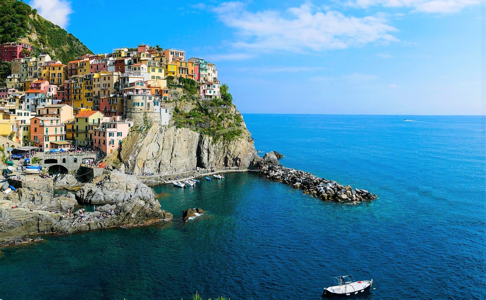 Explore The Mediterranean Riviera: seaview villas with a pool for sale in Liguria