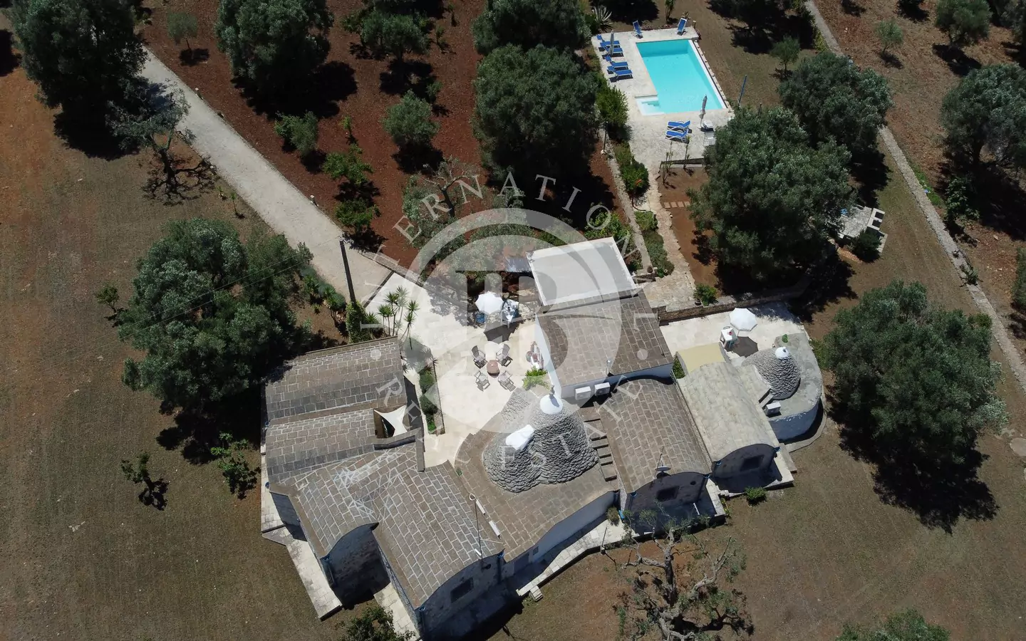 Piscina E Ampio Terreno A Ceglie Massapica