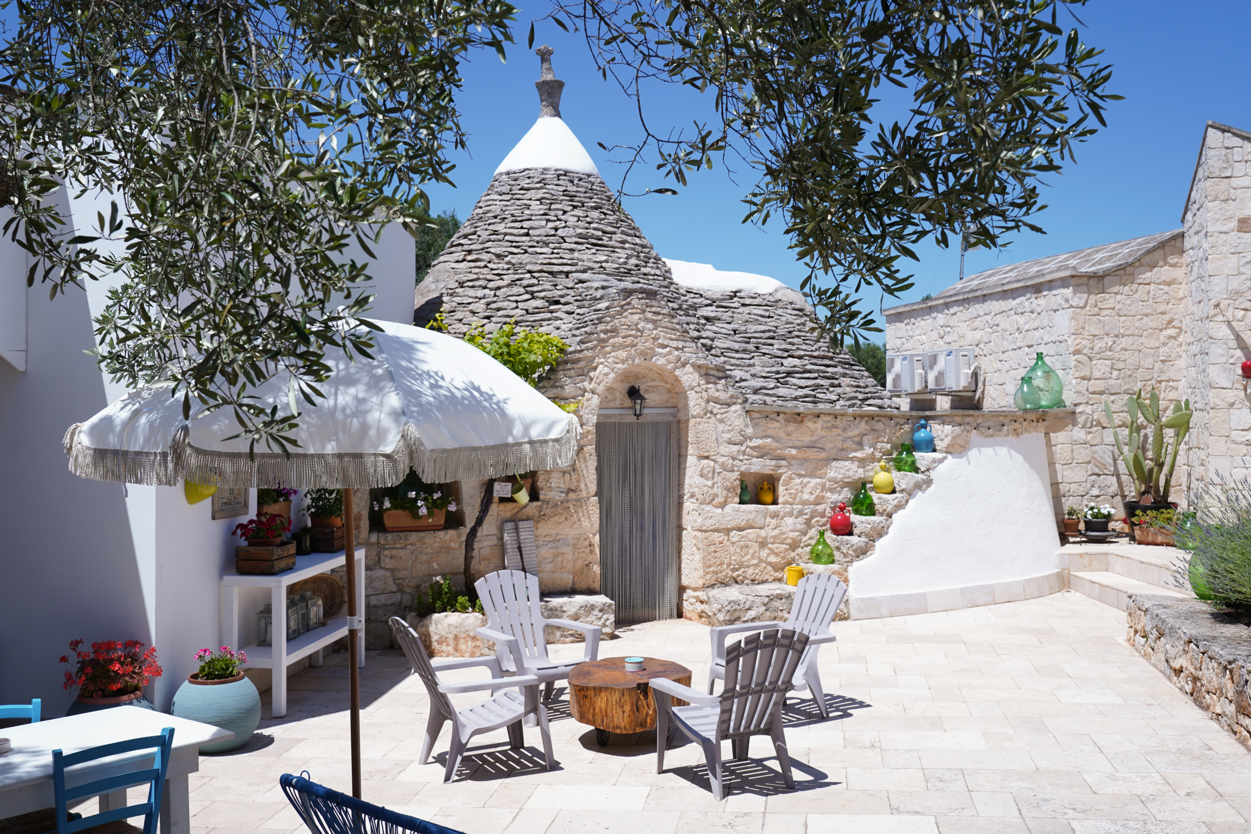 Sjarmerende eiendom med villa, trulli, lamie, svømmebasseng og stor tomt i Ceglie Messapica