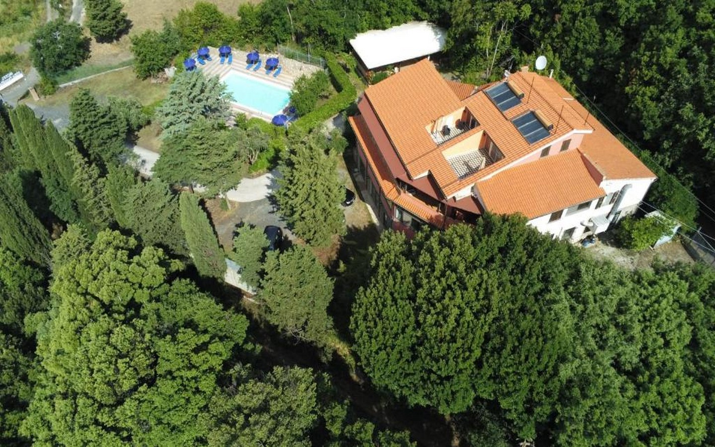 Incantevole Struttura Ricettiva Nella Campagna Toscana – Riparbella