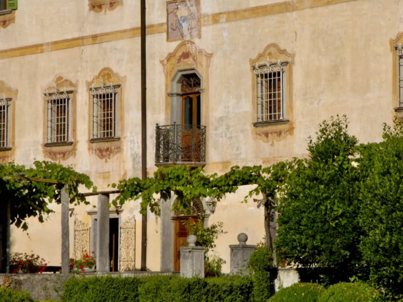 Incantevole Villa del ‘700 con Parco Privato nella Magica Cornice della Val Vigezzo