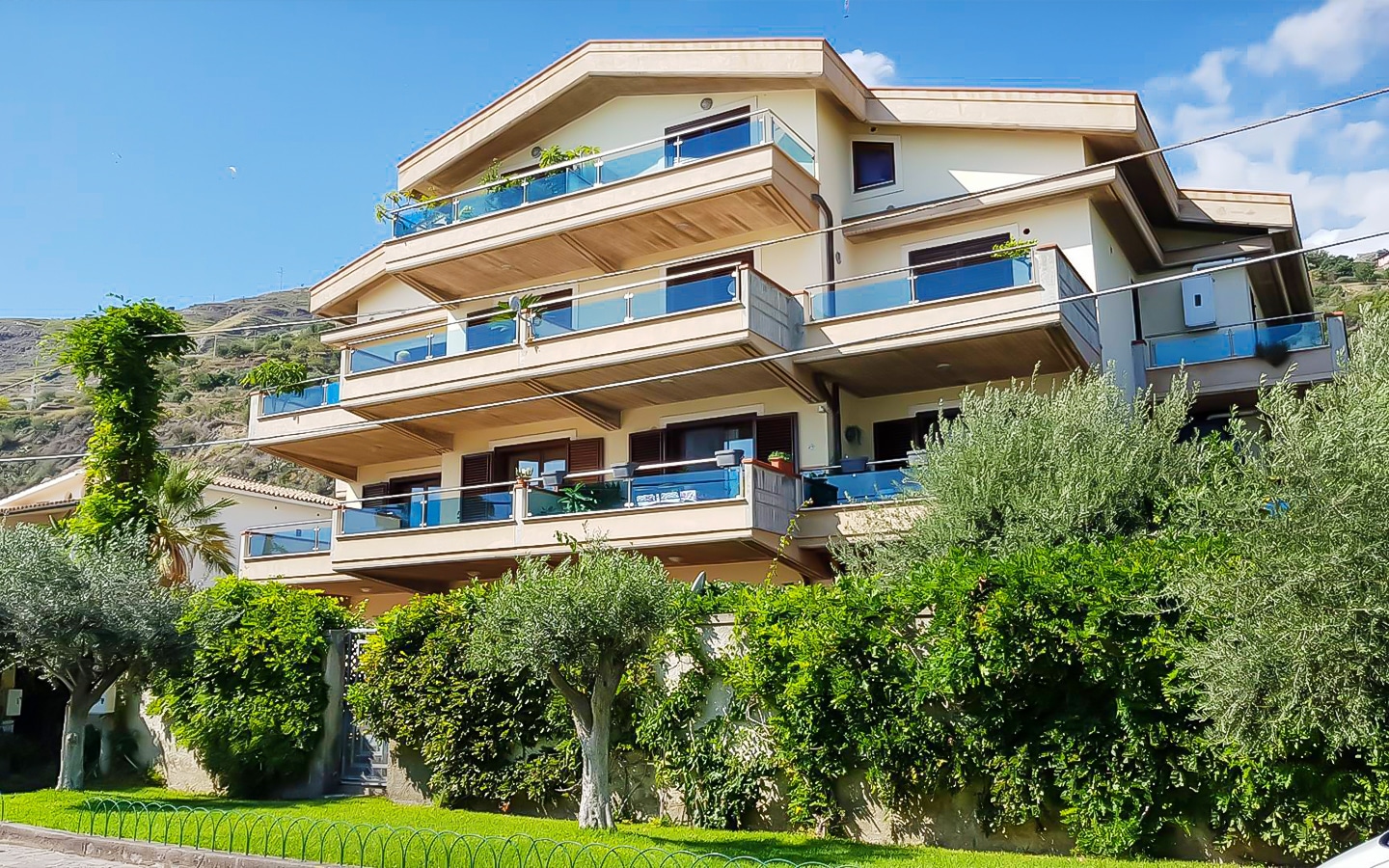 Luksusowy apartament przy plaży na sprzedaż w Taorminie na Sycylii