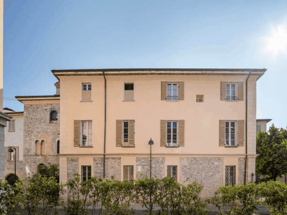 Palazzo Storico Del XVII Secolo Nel Cuore Di Como
