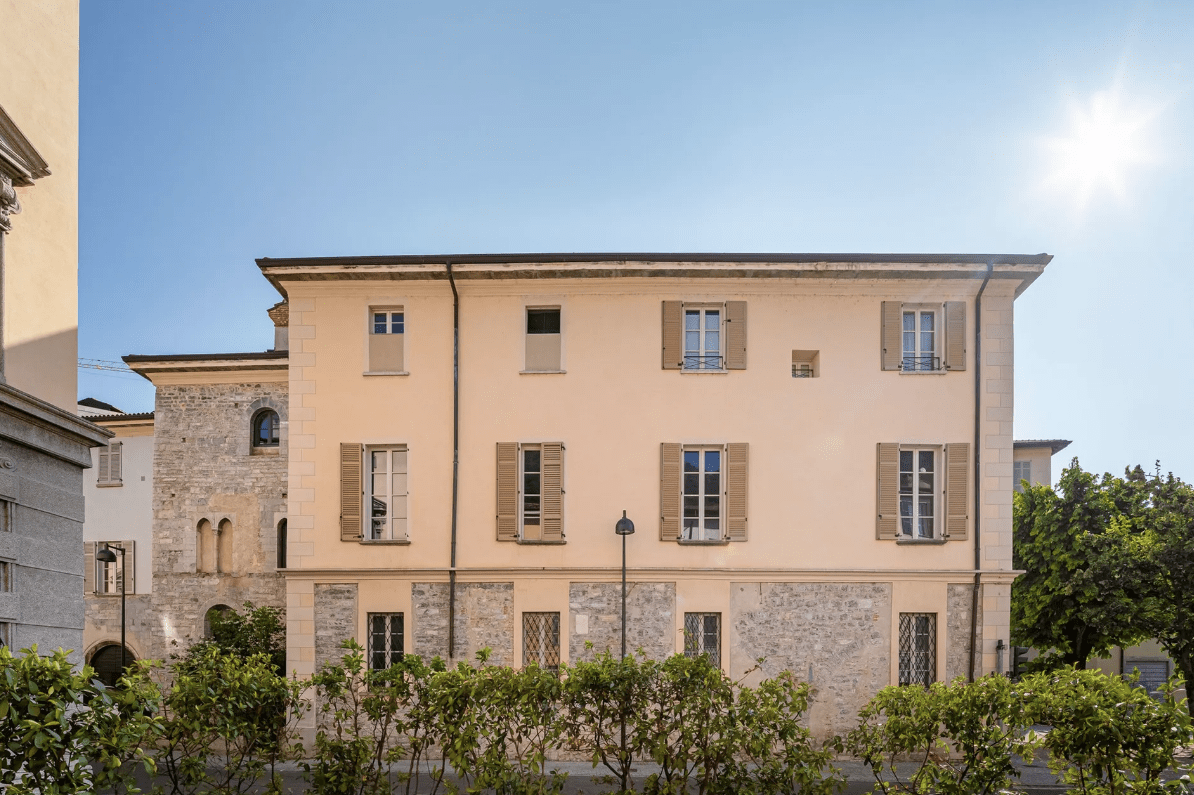 Palazzo Storico Del XVII Secolo Nel Cuore Di Como