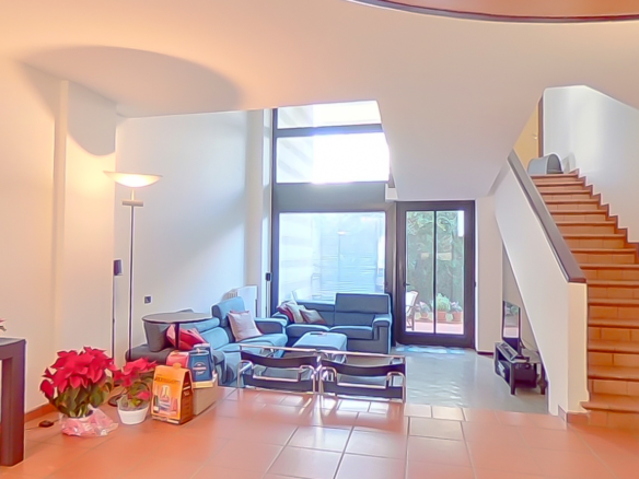 Moderni omakotitalo keskeisellä alueella San Vito Dei Normannissa