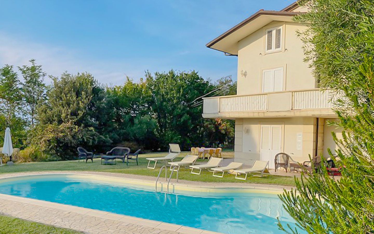 Del av villa med park, basseng og 360° utsikt i Montelabbate, mellom Pesaro og Urbino