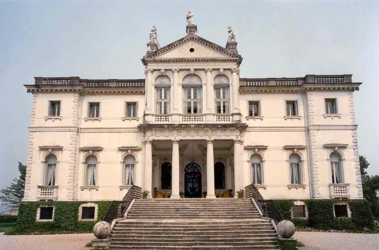 Prestigiosa Residenza d’Epoca Immersa nel Verde delle Colline di Conegliano