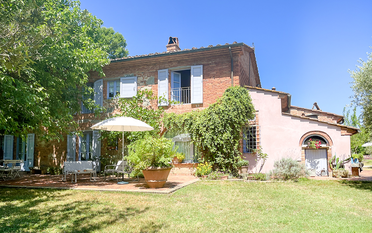 Prestigiosa Tenuta con Villa, Piscina e Laghetto Privato ad Altopascio, Lucca