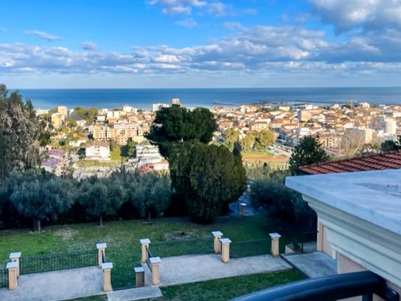 Prestigiosa Unità Immobiliare In Villa Con Vista Mare A Giulianova
