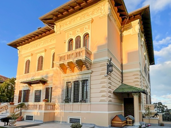 Prestigefyldt ejendom i villa med havudsigt