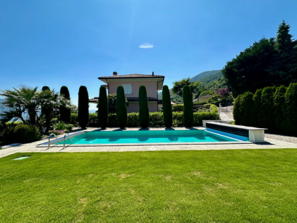 Prestigiosa Villa Con Piscina Privata E Vista Mozzafiato Sul Lago Maggiore