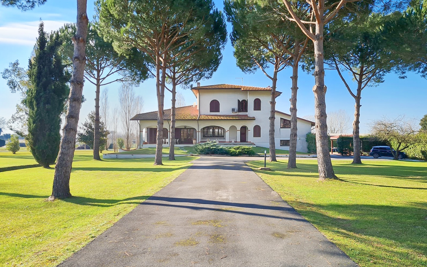 Prestigiosa Villa Indipendente Con Ampio Giardino A Pietrasanta