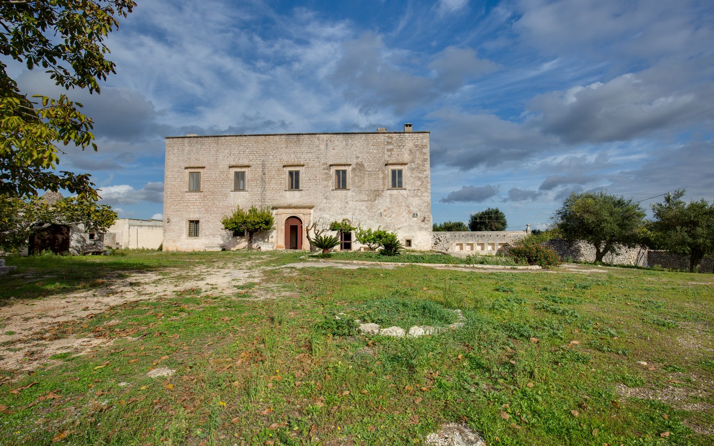 Splendida Masseria del XVII Secolo Con Ampio Terreno a Ceglie Messapica