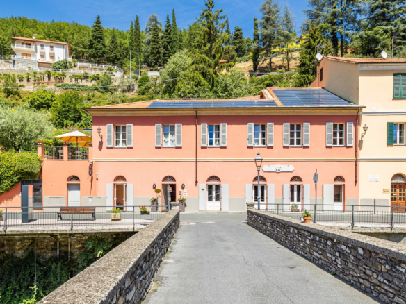 Splendida Villa Con Piscina Nell' Entroterra Ligure A Borgomaro (Im)