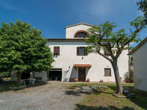 Storica Casa Colonica Con Torretta E Dependance A 3 Km Dal Mare Di Vada