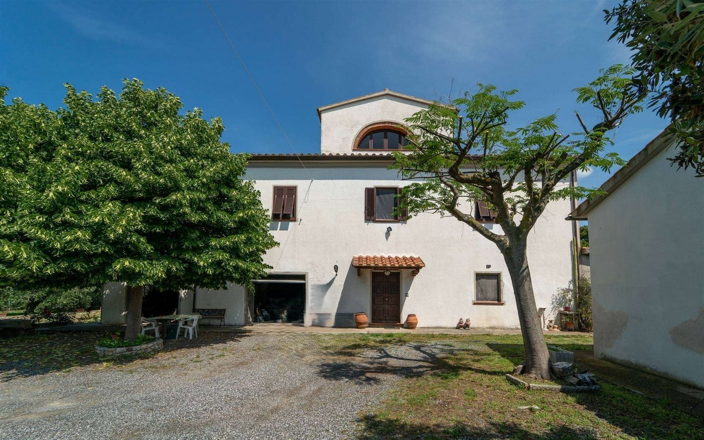 Ferme historique avec tourelle et dépendance à 3 km de la mer de Vada