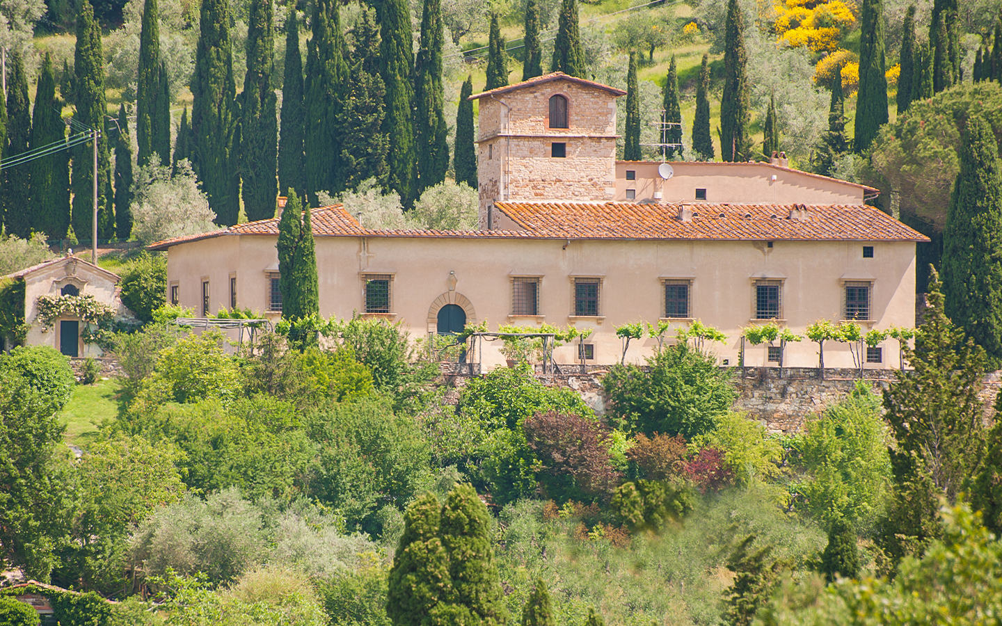 Storica Villa Con Torre Medievale E Ampia Vista Panoramica