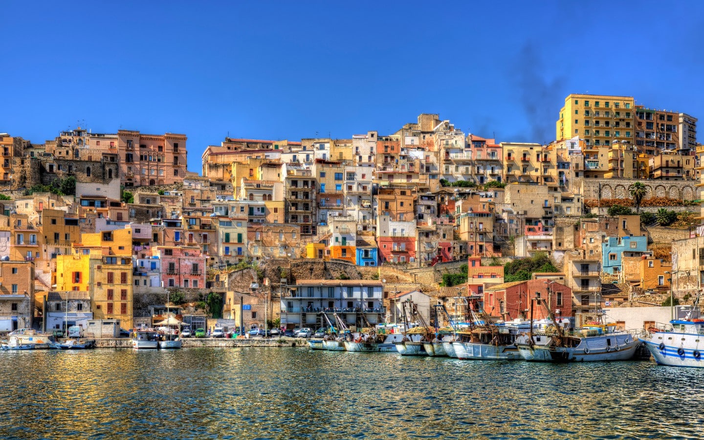 Rakennustontti matkailuhotelliprojektin kanssa myytävänä Sciaccassa, Sisiliassa