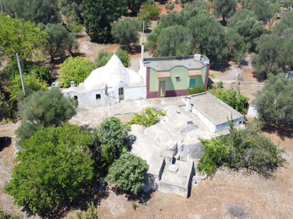 Trulli E Lamie Con Progetto Approvato A Ceglie Messapica