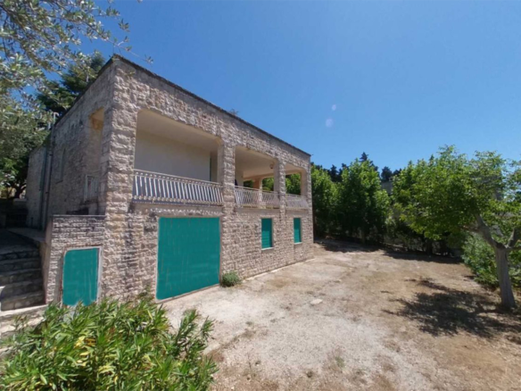 VILLA CON VISTA PANORAMICA SULLA VALLATA