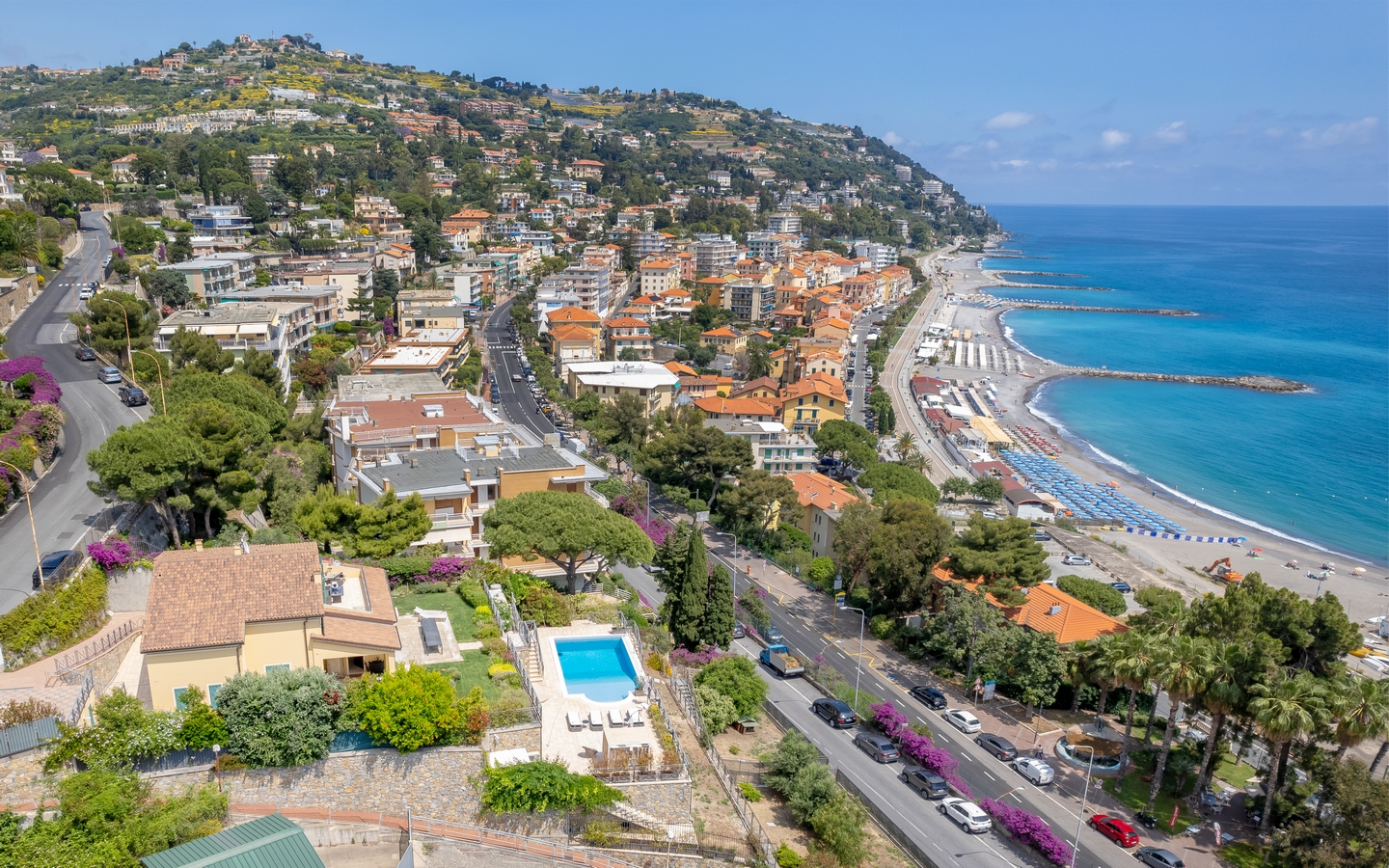 Villa Con Piscina E Vista Mare In Vendita A Ospedaletti