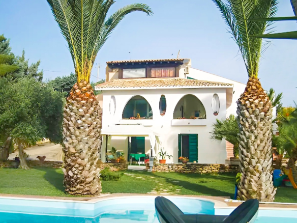 Villa met zwembad en zeezicht te koop in Porto Palo Di Menfi